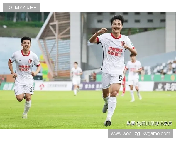 成都蓉城帅惟浩边路连续传中—绿茵场上的传中艺术